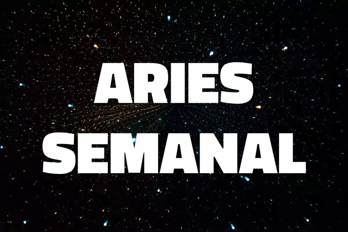 Texto Aries Semanal en letras blancas grandes sobre un fondo de estrellas en el espacio.
