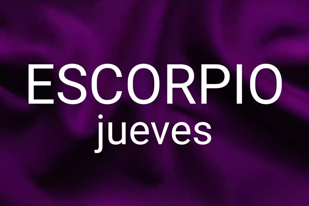 Fondo morado con la palabra Escorpio en grande y jueves en letras más pequeñas