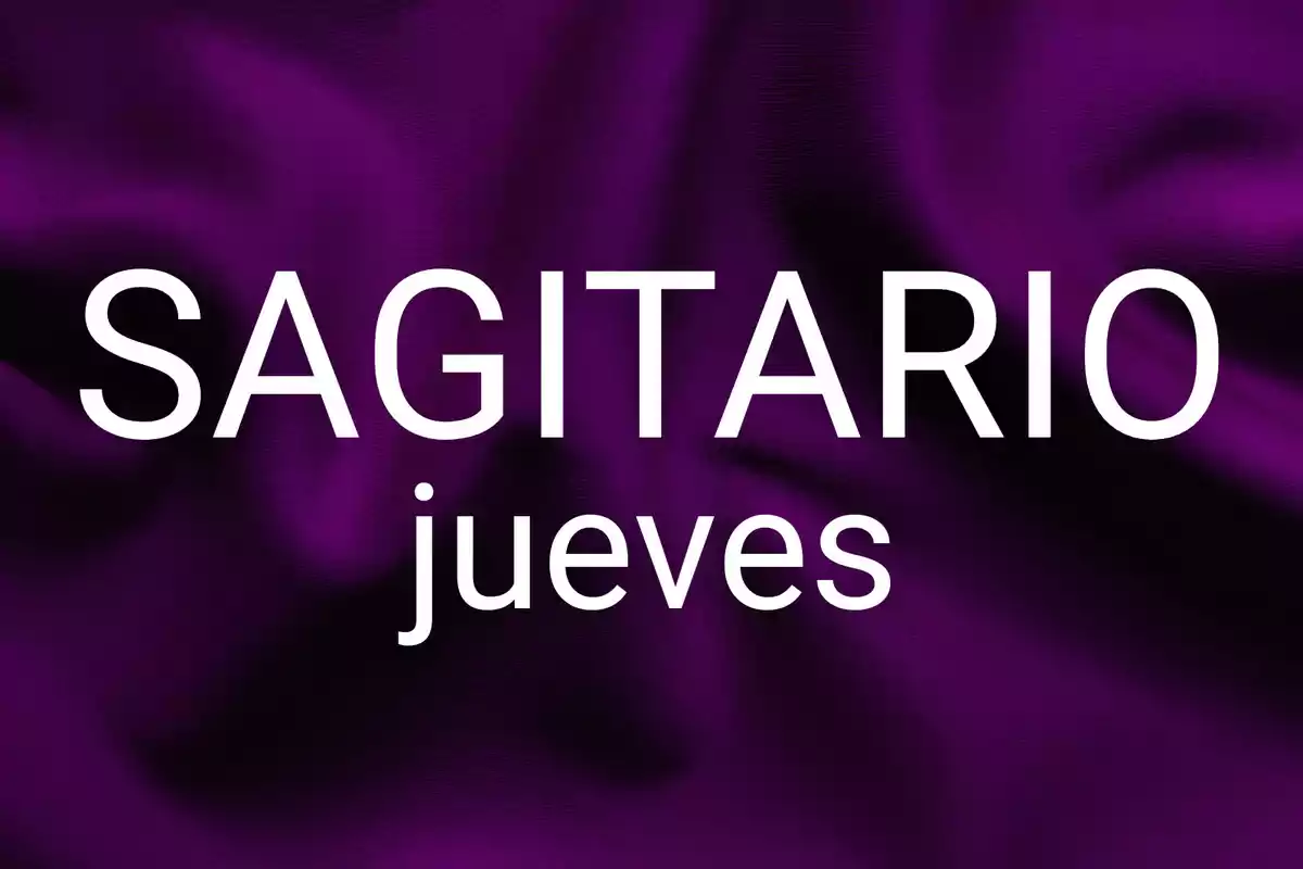 Texto Sagitario jueves en letras blancas sobre un fondo morado.